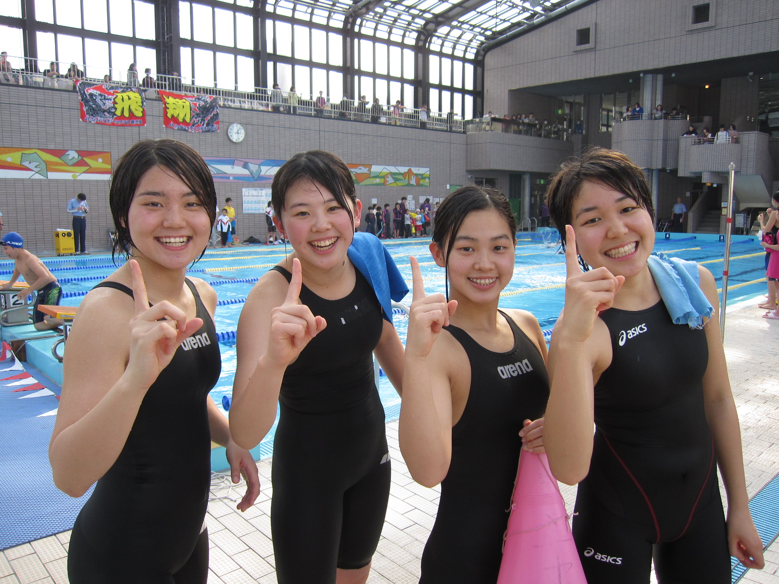 女子高生　水泳 